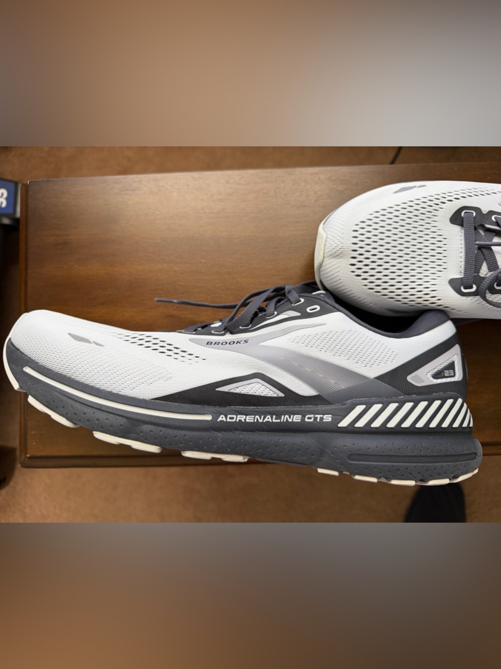 Brooks Adrenaline GTS 23 - Picture 4 of 5